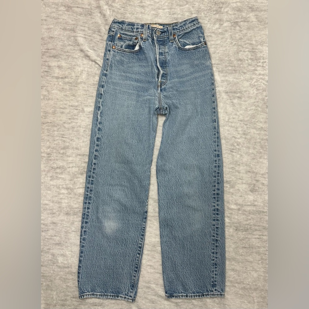 Aritzia Levi's Ribcage Straight Ankle Size 27